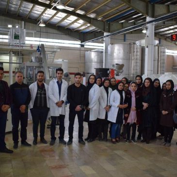 بازدید دانشجویان از کارخانه تولید دکتر شیندال